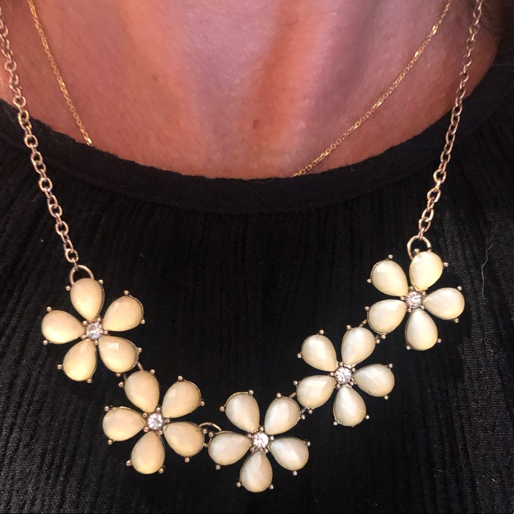 Cream flower necklace!